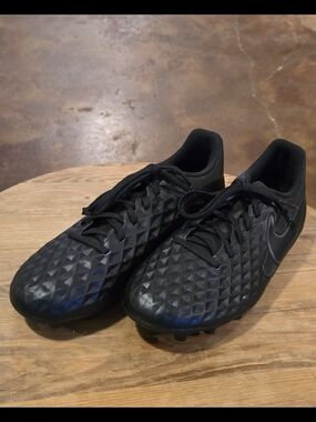 Nike Tiempo Legend 8 Club MG Soccer Cleats Black AT6107-010 Size 8.5 NWOT